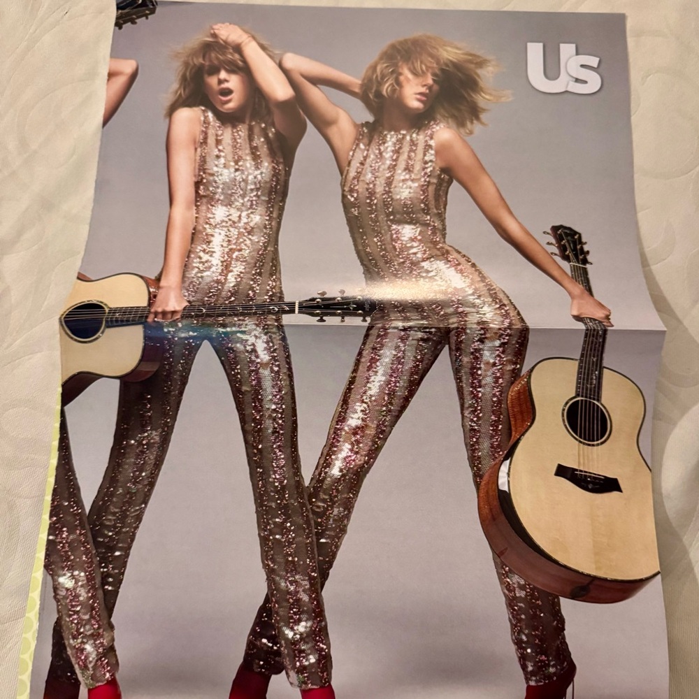 Taylor Swift Magazine Bundle - Picture 4 of 8